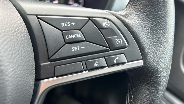 Nissan Juke 1.0 DiG-T 114 N-Connecta 5dr Petrol Hatchback